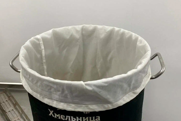 Устанавливаем мешок в пивоварню